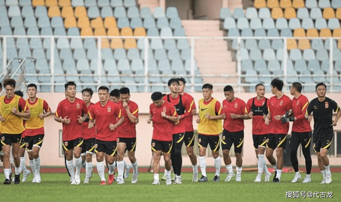 校园足球vs国足视频直播，从菜鸡互啄到未来可期的真相